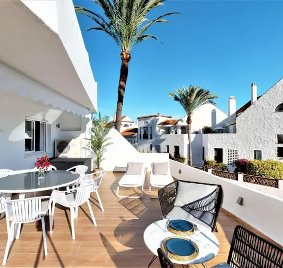 Sale of middle floor apartment in Nueva Andalucía