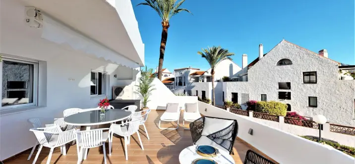 Sale of middle floor apartment in Nueva Andalucía 1