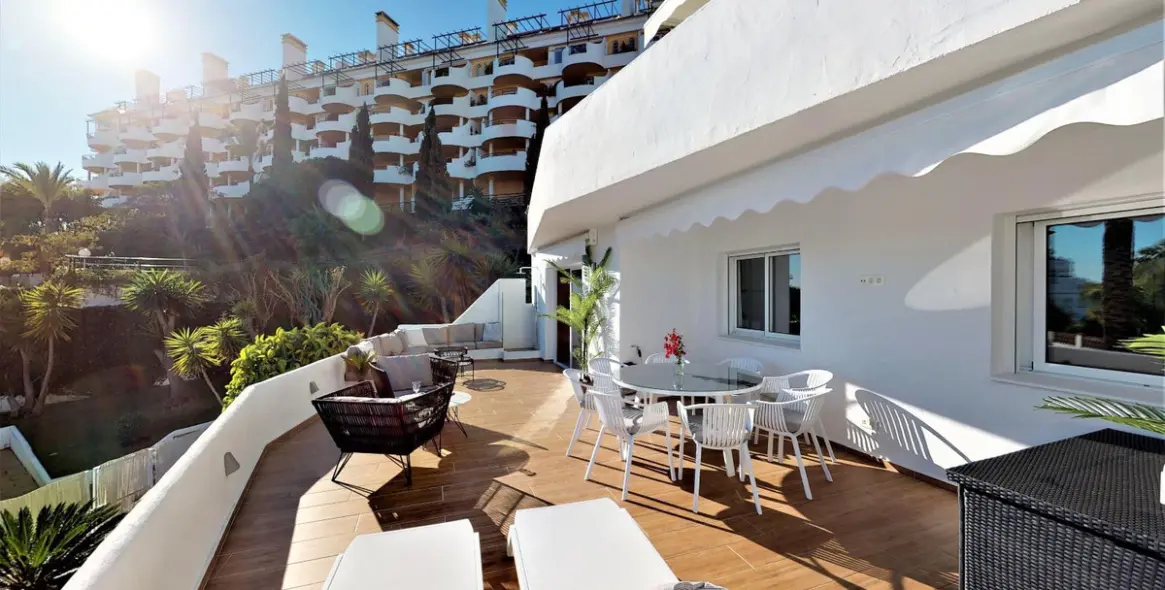 Sale of middle floor apartment in Nueva Andalucía 3
