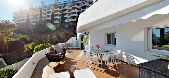 Sale of middle floor apartment in Nueva Andalucía 2
