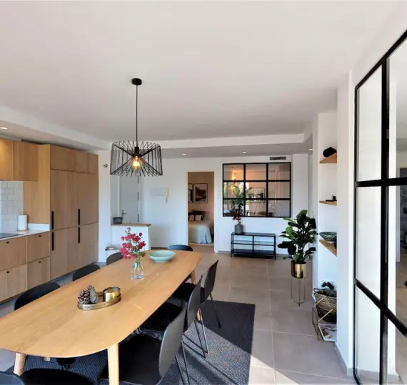 Sale of middle floor apartment in Nueva Andalucía