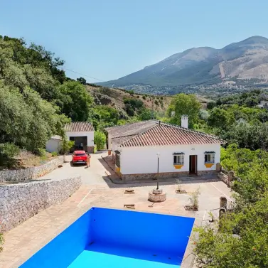 Продажа  отдельно стоящей виллы в Alhaurín el Grande