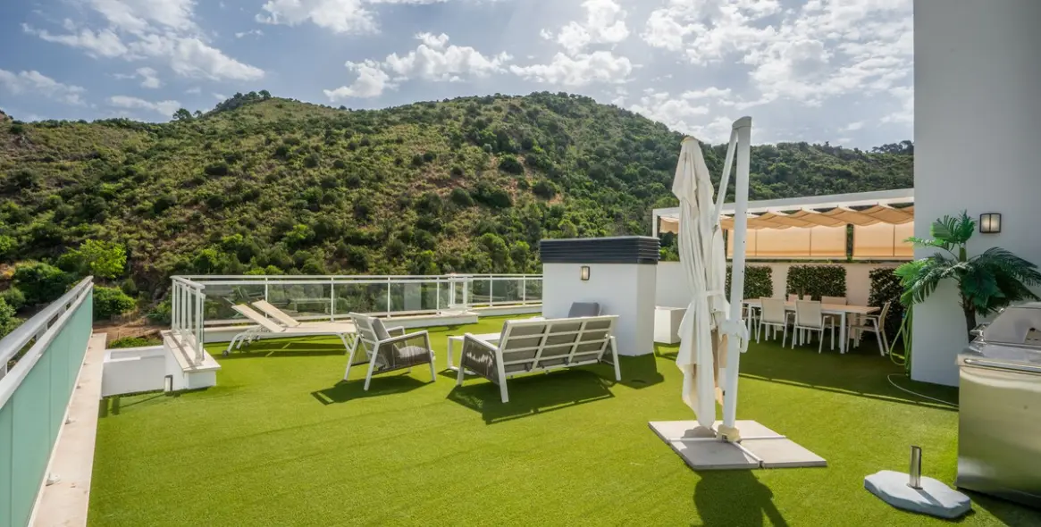 Sale of penthouse in Benahavís 1