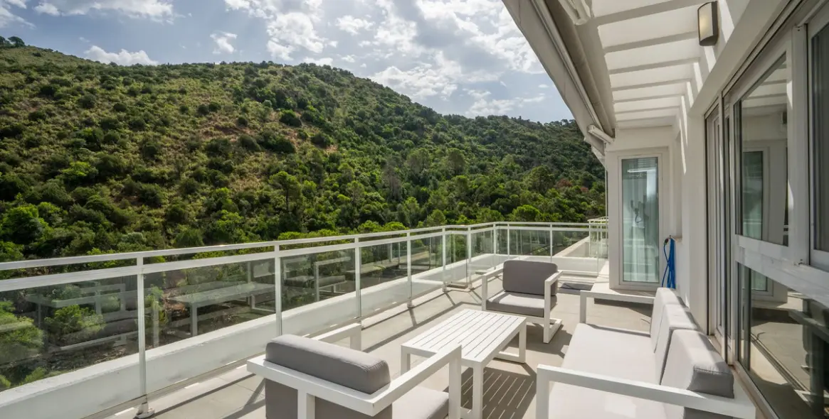 Sale of penthouse in Benahavís 3