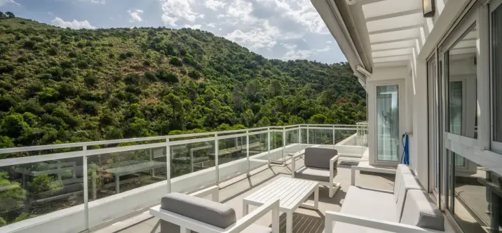 Sale of penthouse in Benahavís 2