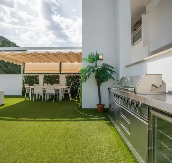 Sale of penthouse in Benahavís