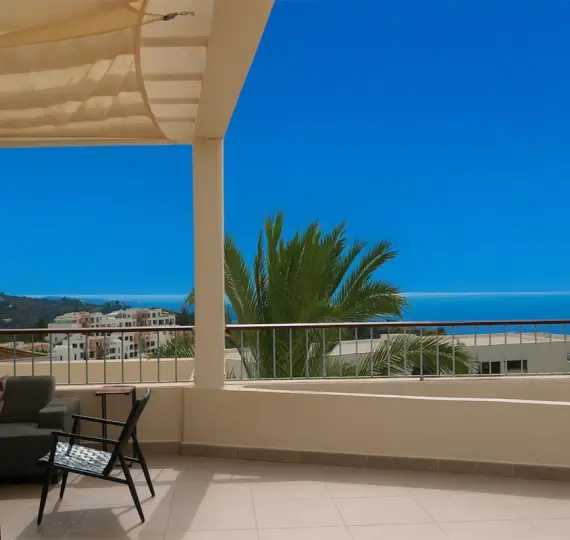 Sale of penthouse in Altos de los Monteros