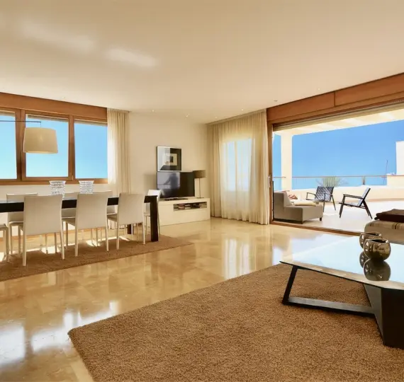 Sale of penthouse in Altos de los Monteros