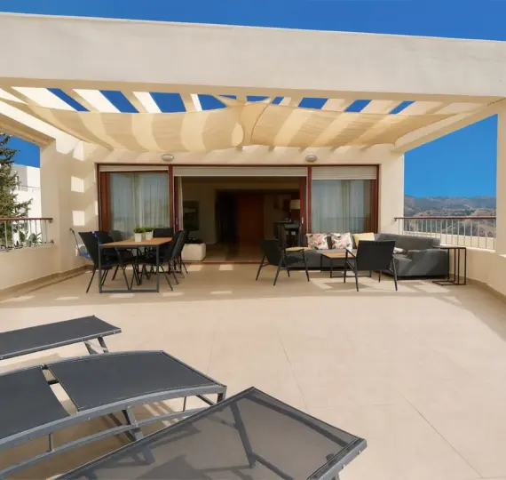 Sale of penthouse in Altos de los Monteros