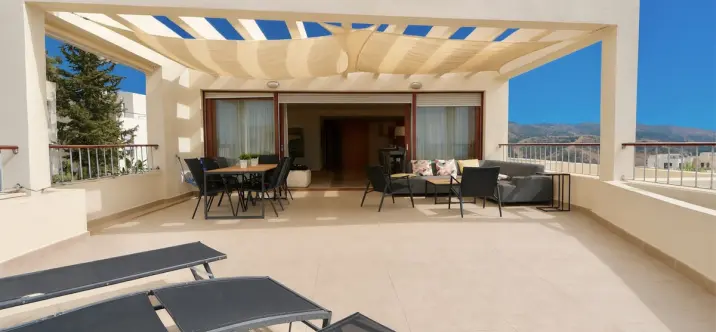 Sale of penthouse in Altos de los Monteros 4