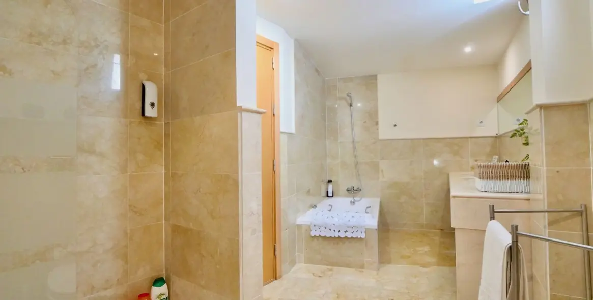 Sale of penthouse in Altos de los Monteros 8