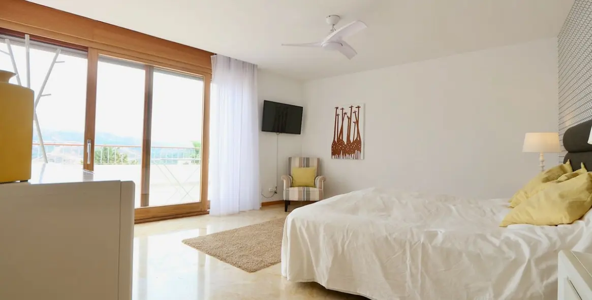 Sale of penthouse in Altos de los Monteros 28