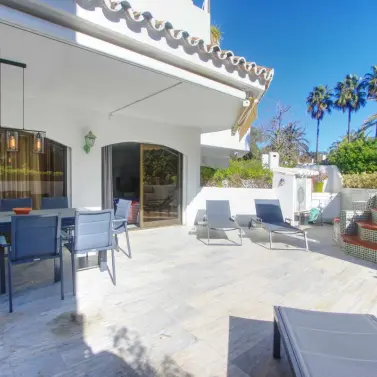 Venta de apartamento en planta baja en Elviria