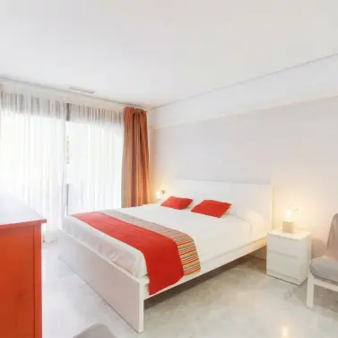 Venta de apartamento en planta baja en Elviria