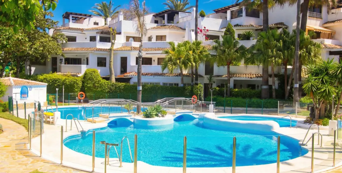 Продажа апартаментов на первом этаже в Elviria 19