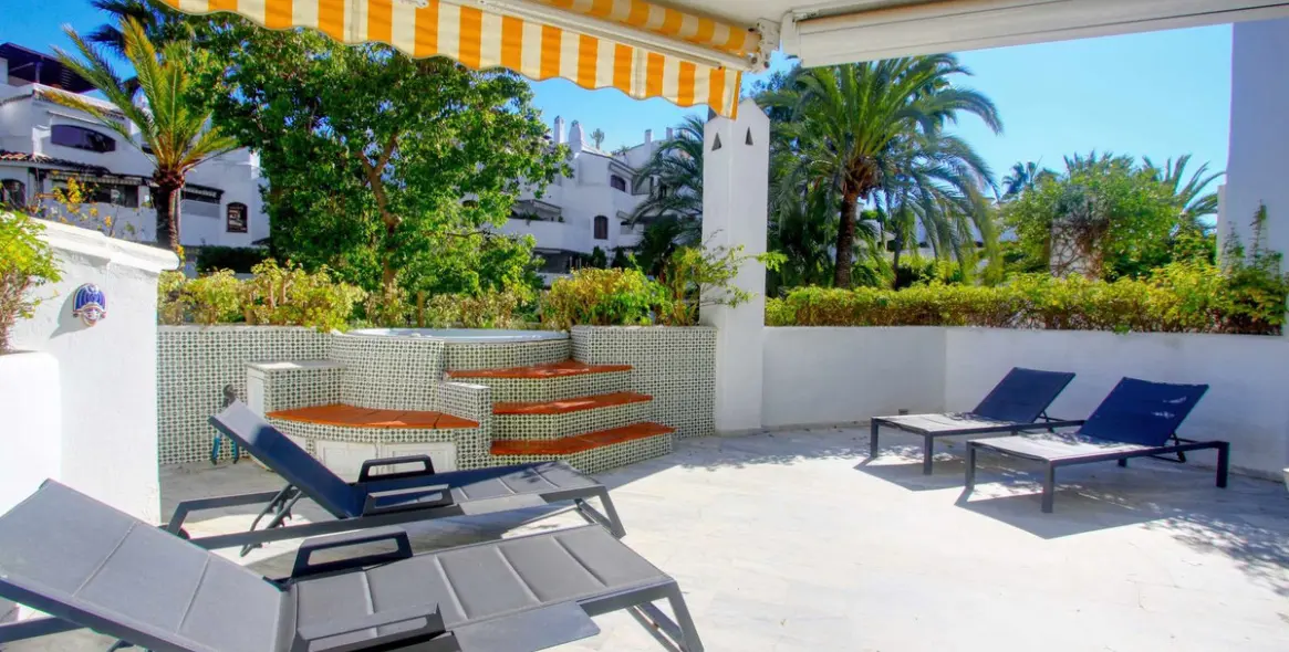 Sale of ground floor apartment in Elviria 22