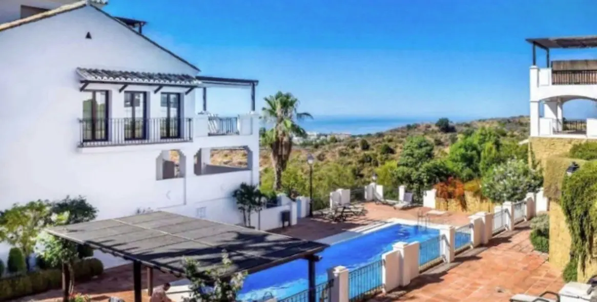 Sale of penthouse duplex in Altos de los Monteros 1