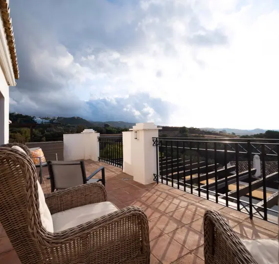 Sale of penthouse duplex in Altos de los Monteros