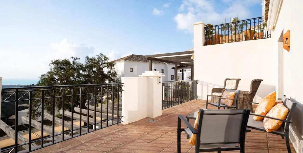 Sale of penthouse duplex in Altos de los Monteros 5