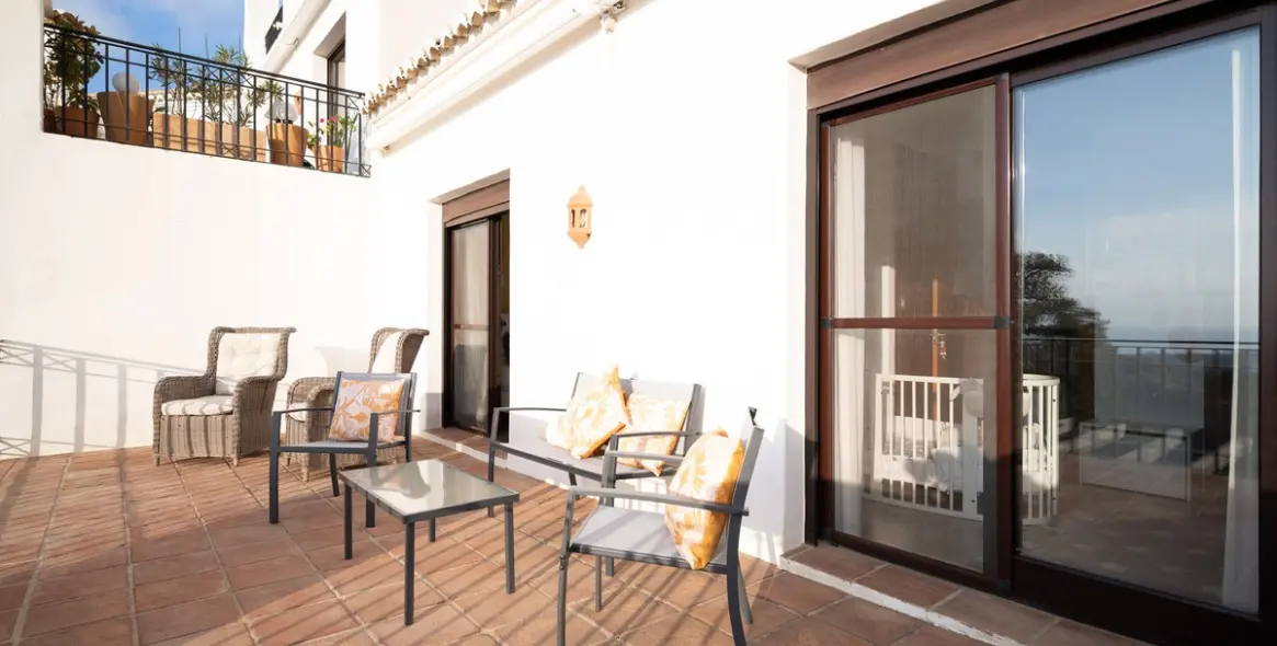 Sale of penthouse duplex in Altos de los Monteros 6