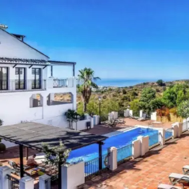 Продажа двухуровневого пентхауса в Altos de los Monteros