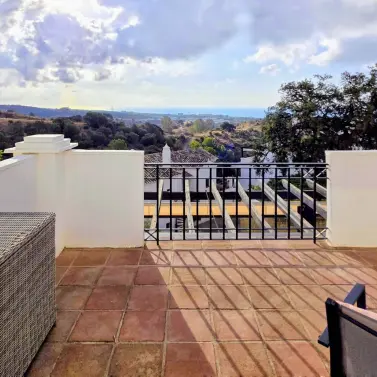 Продажа двухуровневого пентхауса в Altos de los Monteros