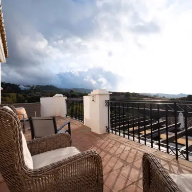 Продажа двухуровневого пентхауса в Altos de los Monteros