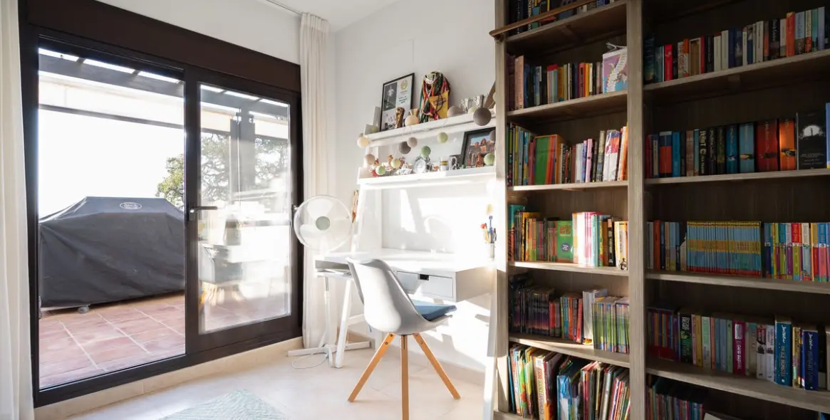 Продажа двухуровневого пентхауса в Altos de los Monteros 22