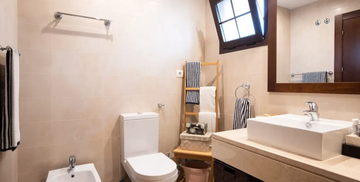 Продажа двухуровневого пентхауса в Altos de los Monteros 24