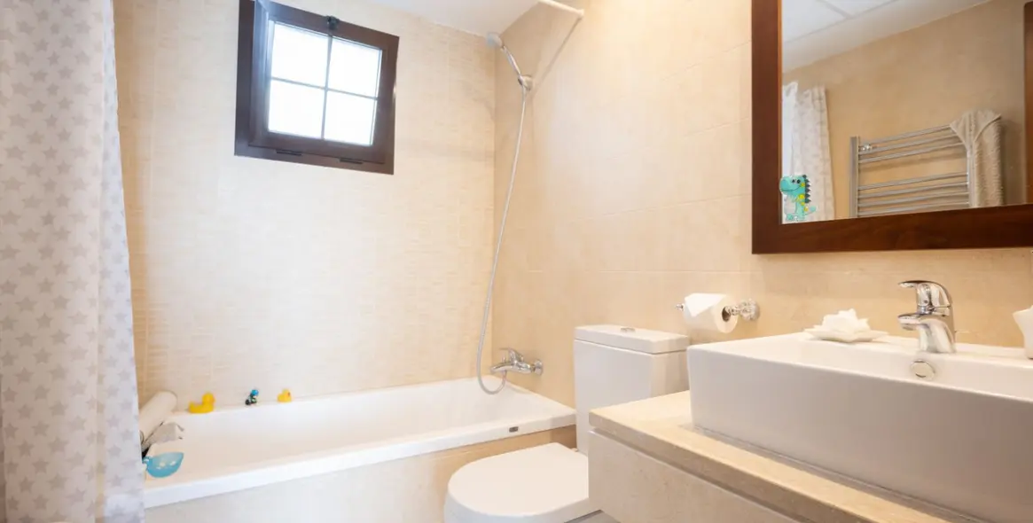 Продажа двухуровневого пентхауса в Altos de los Monteros 28