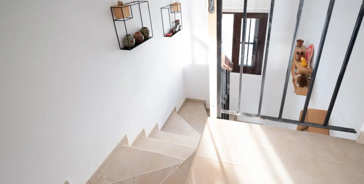 Продажа двухуровневого пентхауса в Altos de los Monteros 31