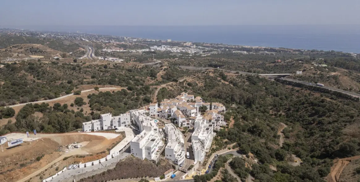 Продажа двухуровневого пентхауса в Altos de los Monteros 43