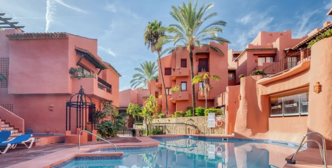 Sale of middle floor apartment in Marbella 1