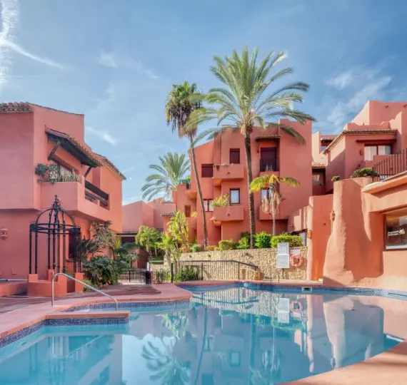 Sale of middle floor apartment in Marbella