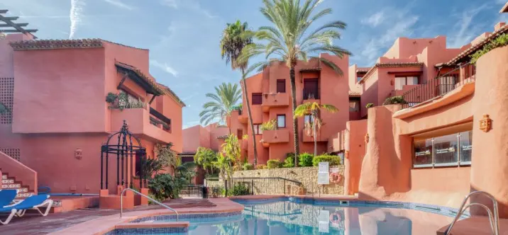 Sale of middle floor apartment in Marbella 0