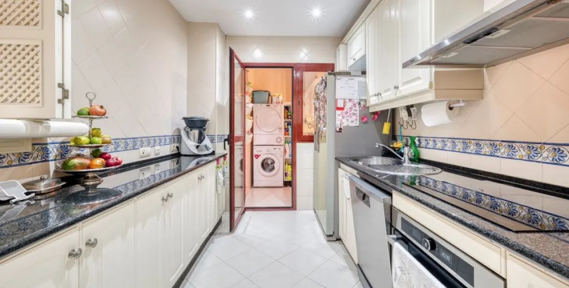 Sale of middle floor apartment in Marbella 2