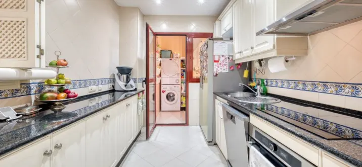 Sale of middle floor apartment in Marbella 1