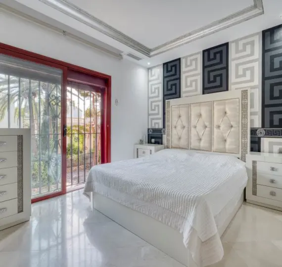 Sale of middle floor apartment in Marbella