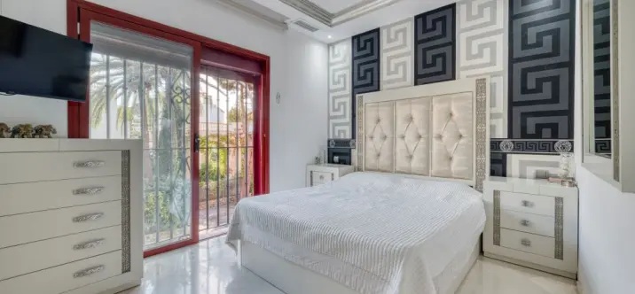 Sale of middle floor apartment in Marbella 3