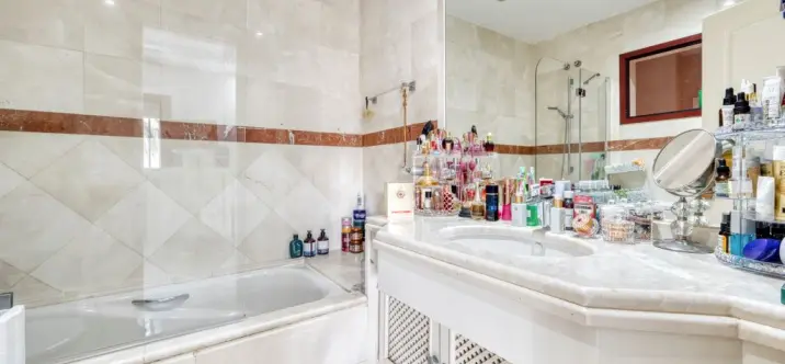 Sale of middle floor apartment in Marbella 4