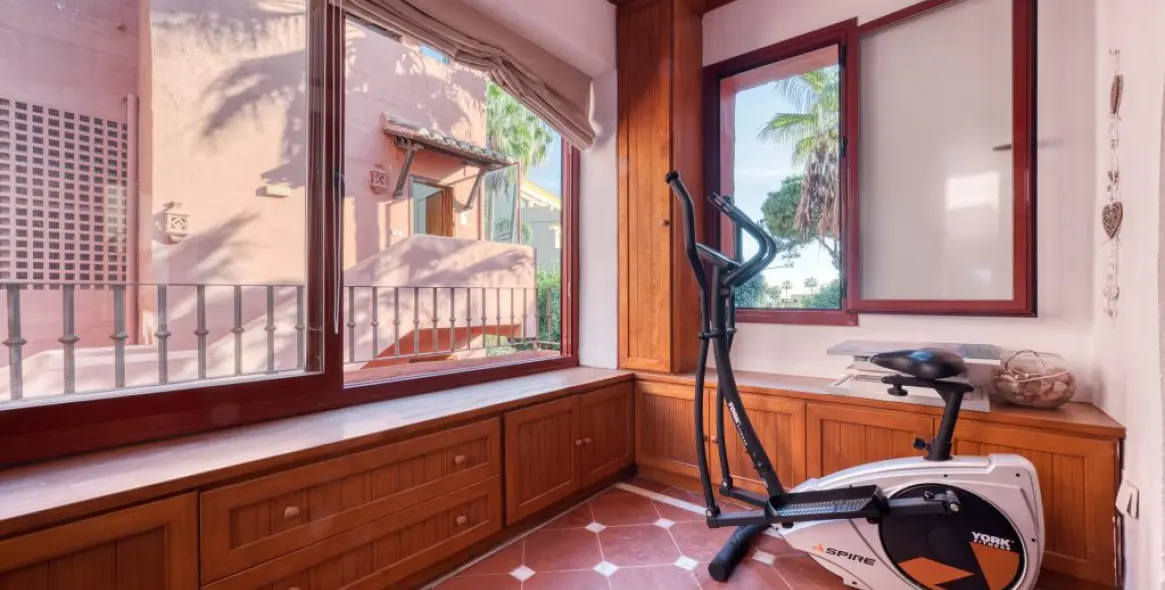 Sale of middle floor apartment in Marbella 10