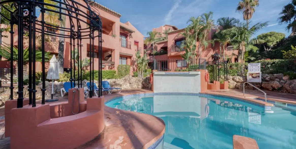 Sale of middle floor apartment in Marbella 11