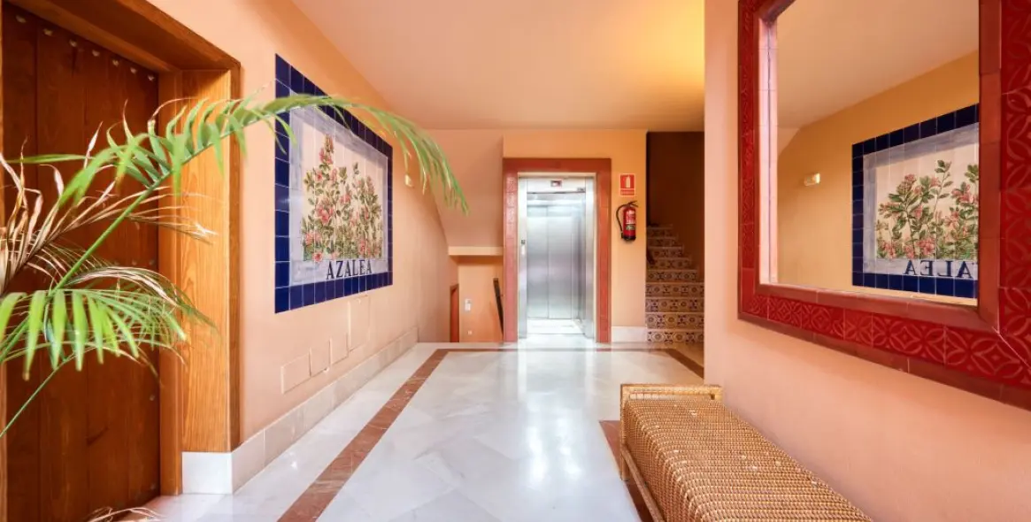 Sale of middle floor apartment in Marbella 13
