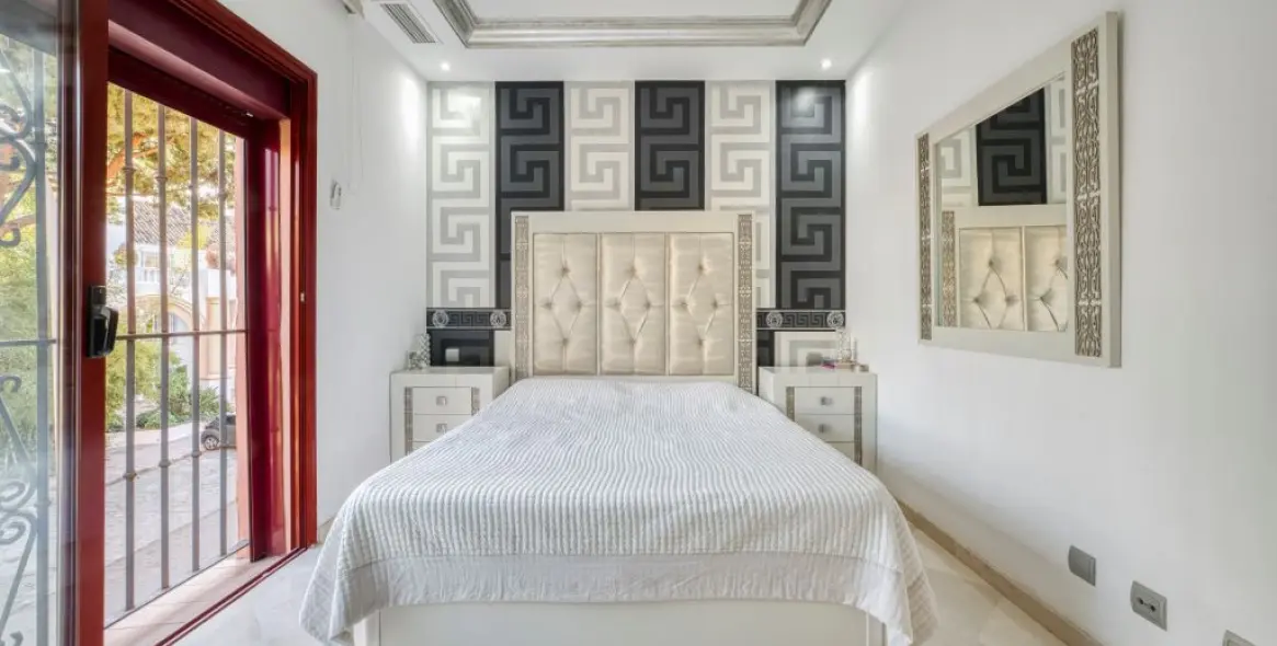 Sale of middle floor apartment in Marbella 18