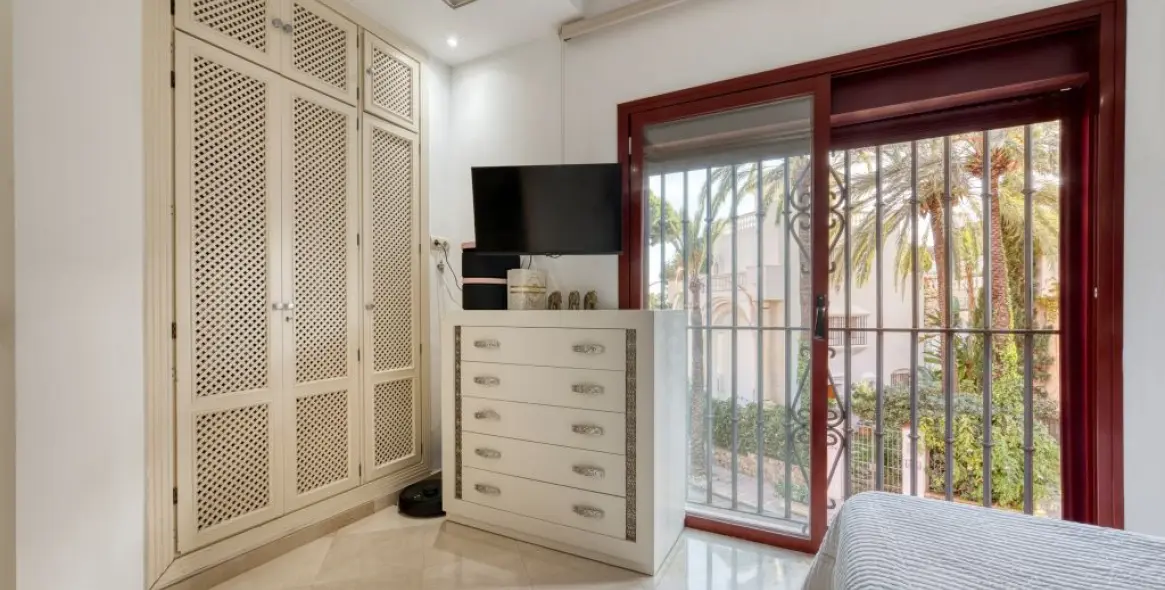 Sale of middle floor apartment in Marbella 20