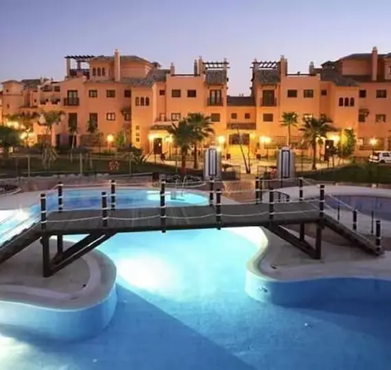 Продажа апартаментов на первом этаже в Hacienda del Sol