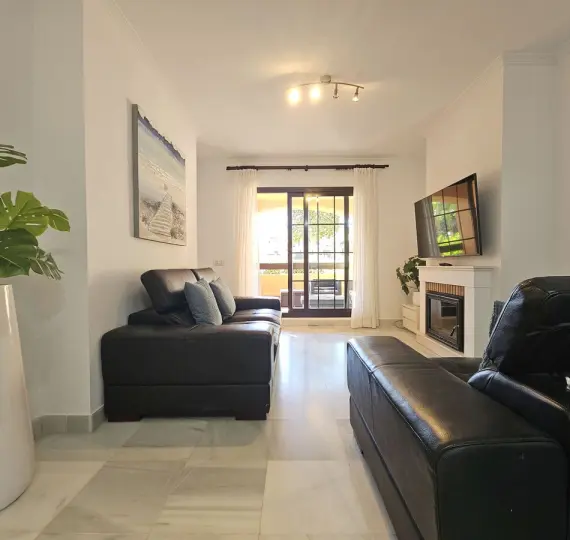 Продажа апартаментов на первом этаже в Hacienda del Sol