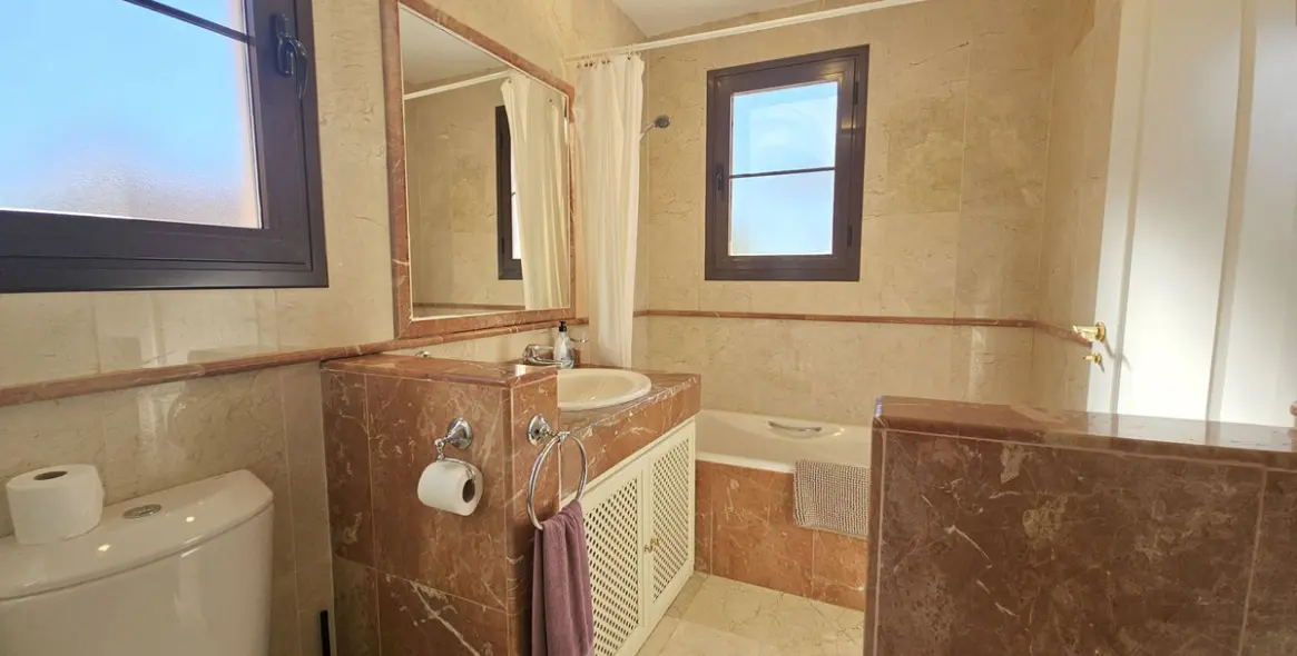 Sale of ground floor apartment in Hacienda del Sol 11