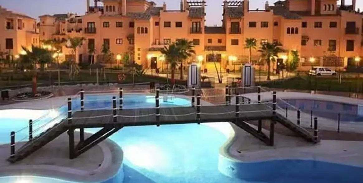 Venta de apartamento en planta baja en Hacienda del Sol 1