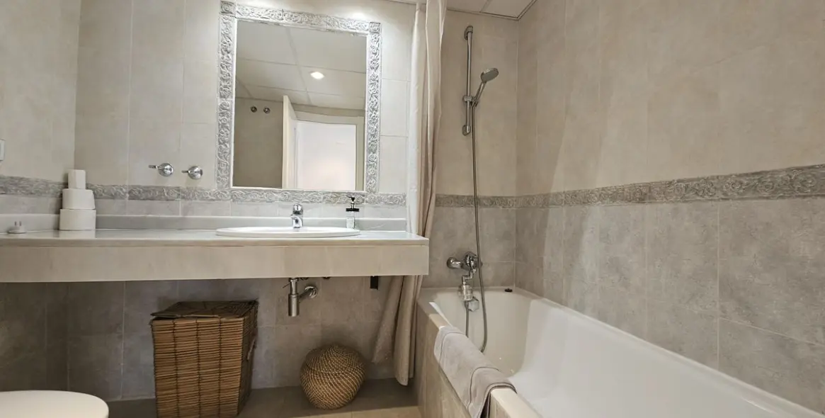 Venta de apartamento en planta baja en Hacienda del Sol 12